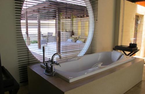 Nusa Dua Villa | The Royal Santrian