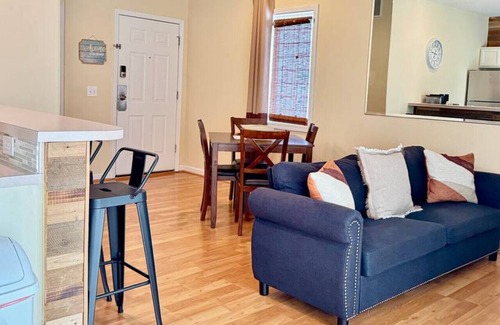 Sea Trail Apartment | The Royal Villa at 215