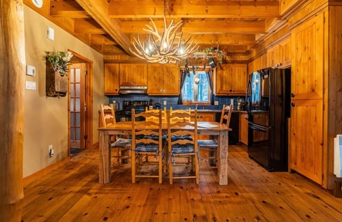 Les Pays-d'en-Haut Regional County Municipality Cabin | The Rustic - Nature retreat with Private SPA