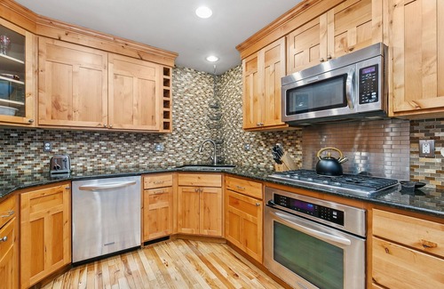 Fort Collins House | The Rustic Retreat - Pet Friendly w/Fenced Yard