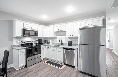 Clarksville House | The Ryders Nest w/King Suite