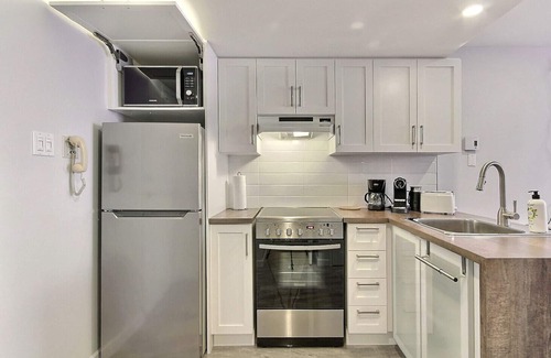 Saint Ferreol les Neiges Apartment | The Superb | Mont St-Anne | Pool & Sauna | AC