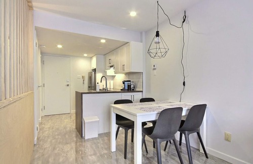 Saint Ferreol les Neiges Apartment | The Superb | Mont St-Anne | Pool & Sauna | AC