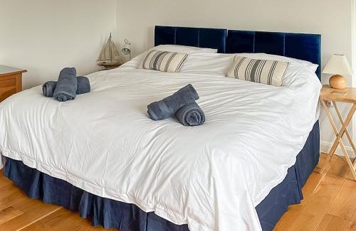 St. Mawes Apartment | The Sail Room