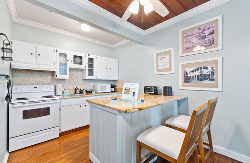 Stuart Hotel | THE SAILFISH SUITE AT OLD COLORADO INN