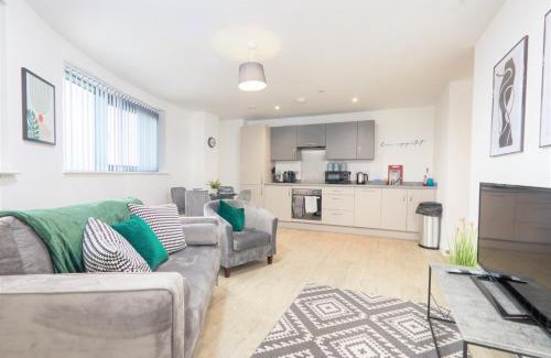 Salford Apartment | The Salford Quay, Warm & Beautiful Apartment with Hyper Fast WiFi & Great views!