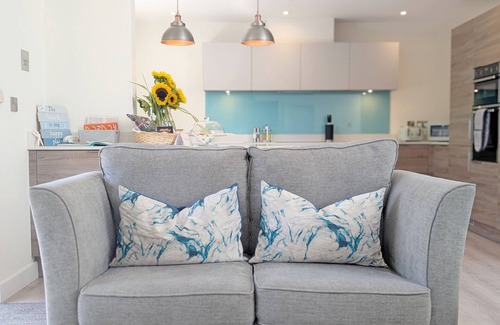East Wittering Cottage | The Salt Shack - Bracklesham - a bungalow that sleeps 6 guests in 3 bedrooms