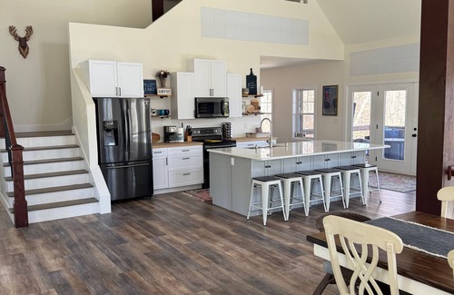 Cub Run House | The Salty Dog! 5 Bd/4 Bath Lake House, Hot Tub, Perfect for Families & Groups