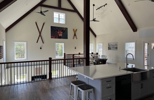 Cub Run House | The Salty Dog! 5 Bd/4 Bath Lake House, Hot Tub, Perfect for Families & Groups