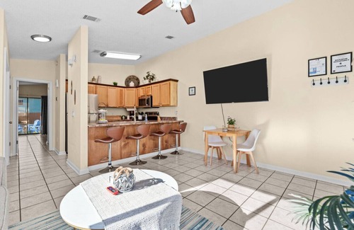 Biltmore Beach House | The Sand Dollar King Bed 6 Min Walk to Beach!
