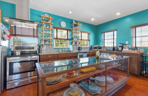 St. Augustine House | The Sand Euro - 4BR/3.5A Family Home near Beach & Downtown!