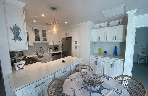 Treasure Cay Villa | The Sandy Shanti. Golf cart included, whole house generator in Treasure Cay