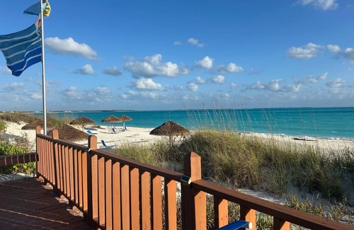 Treasure Cay Villa | The Sandy Shanti. Golf cart included, whole house generator in Treasure Cay
