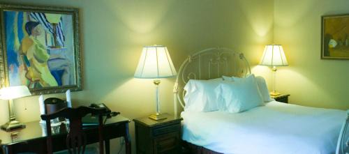 Central Arlington Hotel | The Sanford House Inn & Spa