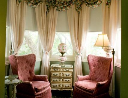 Central Arlington Hotel | The Sanford House Inn & Spa