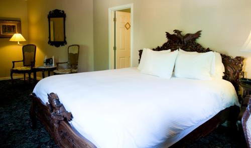 Central Arlington Hotel | The Sanford House Inn & Spa