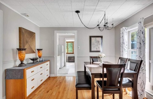 Saratoga Springs House | The Saratoga Track House|Pet Friendly|Workspace