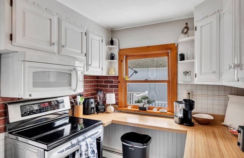 Saratoga Springs House | The Saratoga Track House|Pet Friendly|Workspace