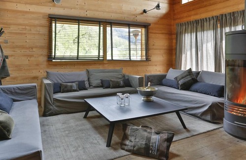 Araches-la-Frasse Ski Chalet | The sauna cabin comtemporain Carroz- - disability access
