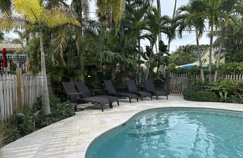 Grandview Heights Condo | The Savannah Apartment, Downtown, Restaurants, Pool, Beach, Cafes, The Square, Kravis Center