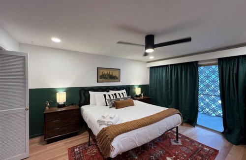 Columbia Apartment | The Scholar Suite with 1 King