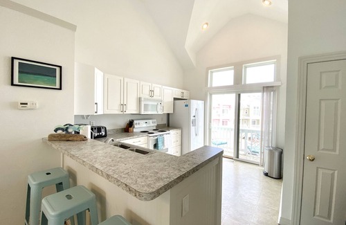 Bermuda Bay House | The Sea Glass Castle - Family Friendly Townhome Close to Beach