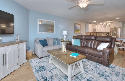 Long Beach Condo | The Sea Pearl - Ocean Front Condo on Oak Island - Sleeps 9 - 3bed/2bath
