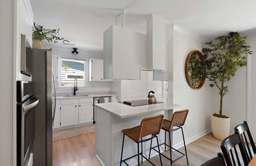 Isle of Palms House | The Sea Shadow - Walk to the Beach!