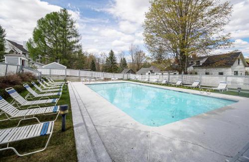 West Dover Apartment | The Seasons H23