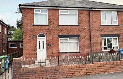 Oldham House | The Serene Stays - 3 Bed Home in Oldham Manchester
