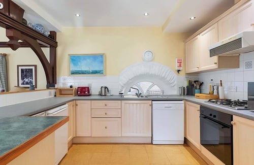 Fishguard Cottage | The setting is peaceful yet never far from the sea.