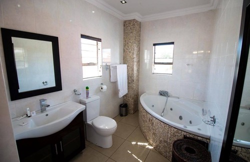 Polokwane Cabin | The Shamrock Lodge