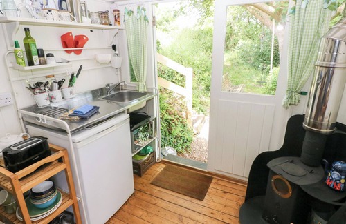 St Brides Cottage | THE SHEPHERD HUT, pet friendly, country holiday cottage in Solva