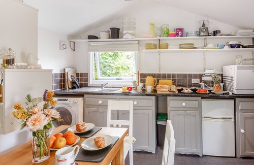 Aberdovey Cottage | THE SHEPHERD'S HUT, romantic, country holiday cottage in Aberdovey