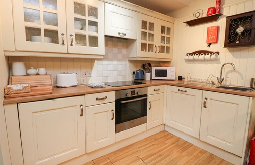 Newtonmore Cottage | THE SHIELING, family friendly, with a garden in Newtonmore