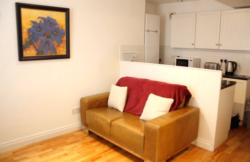 Cirencester Apartment | The Shop - Cotswold Apartment, Sleeps 2, Cirencester