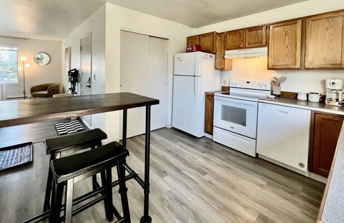 Kodiak Apartment | THE SHORELINE #1 -Ocean Views & Northern Lights
