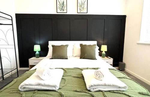 Shrewsbury Apartment | The Shrewsbury Stayscape - Modern and Stylish 3 Bed By Parydise Properties Ltd - Perfect for Business or Leisure Stays