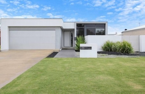 Mulwala House | The Sinatra Couples Retreat