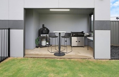 Mulwala House | The Sinatra Couples Retreat