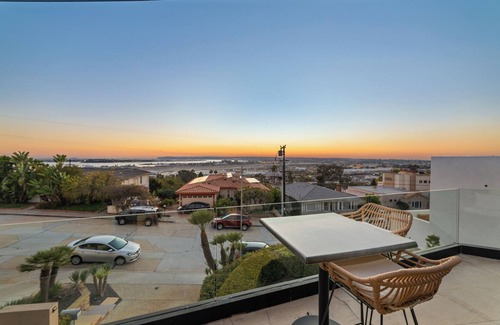 Middletown House | The Skylight House with water views!
