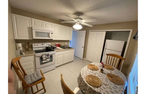 Port Orange House | The Sleep Inn (1Br/Bath + Kitchen)