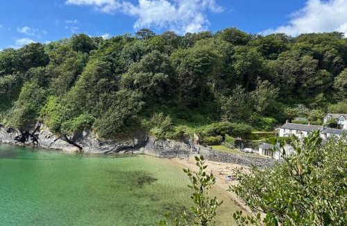 Fowey Apartment | The Slipway Suite Fowey Harbour & Parking 1 Min