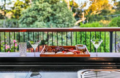 Katoomba House | The Smart Retreat-Voice control smart house spa bath cinema