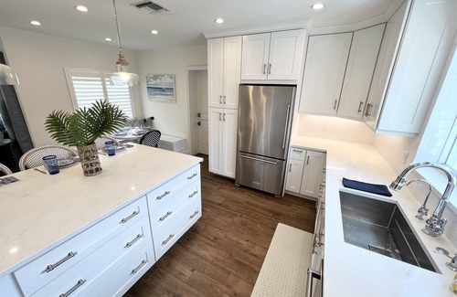 Poinsettia Heights House | The Snowbird - Heated Pool 10 minutes from the beach!