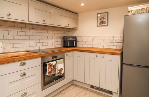 Haworth Cottage | THE SNUG ON THE COBBLES, romantic, with a garden in Haworth