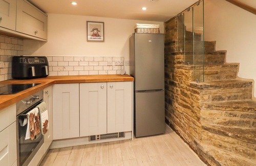 Haworth Cottage | THE SNUG ON THE COBBLES, romantic, with a garden in Haworth