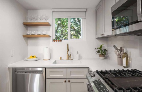 North Redondo Apartment | The South Bay Retreat - 8 Min Drive to the Beach