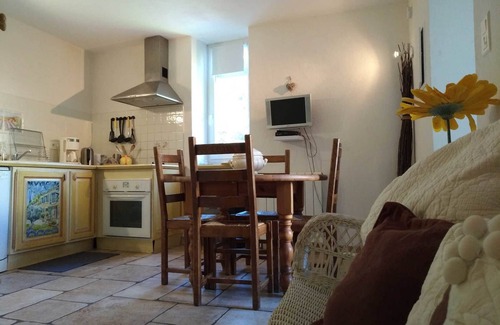 Saint-Jean-de-Valeriscle Apartment | The southern sun - 2 people