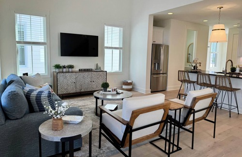 Oxford House | The Southern Charm - NEW, <1 mile to the square. 30+ day stays avail seasonally